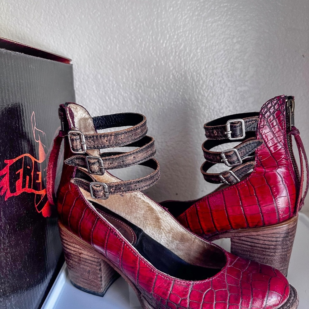 Freebird Randi in Red - Picture 2 of 6